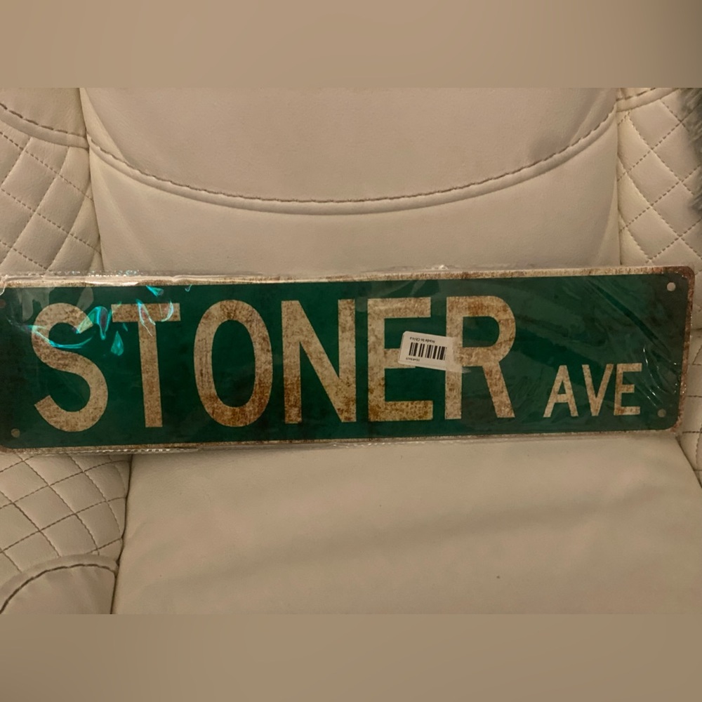 Green Stoner ave street sign